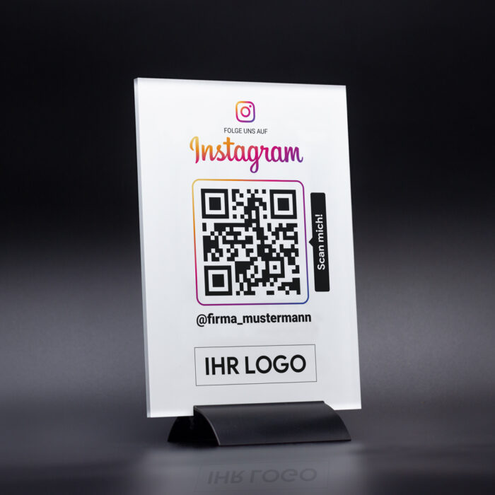 Instagram Acrylglas Tischaufsteller DIN A5 in weiß mit QR-Code und Logo